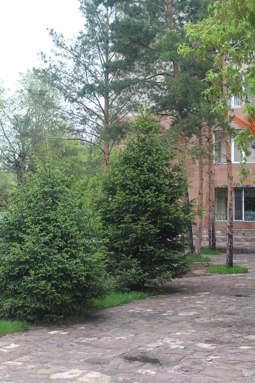 Hotel Edem Karagandy Екстериор снимка