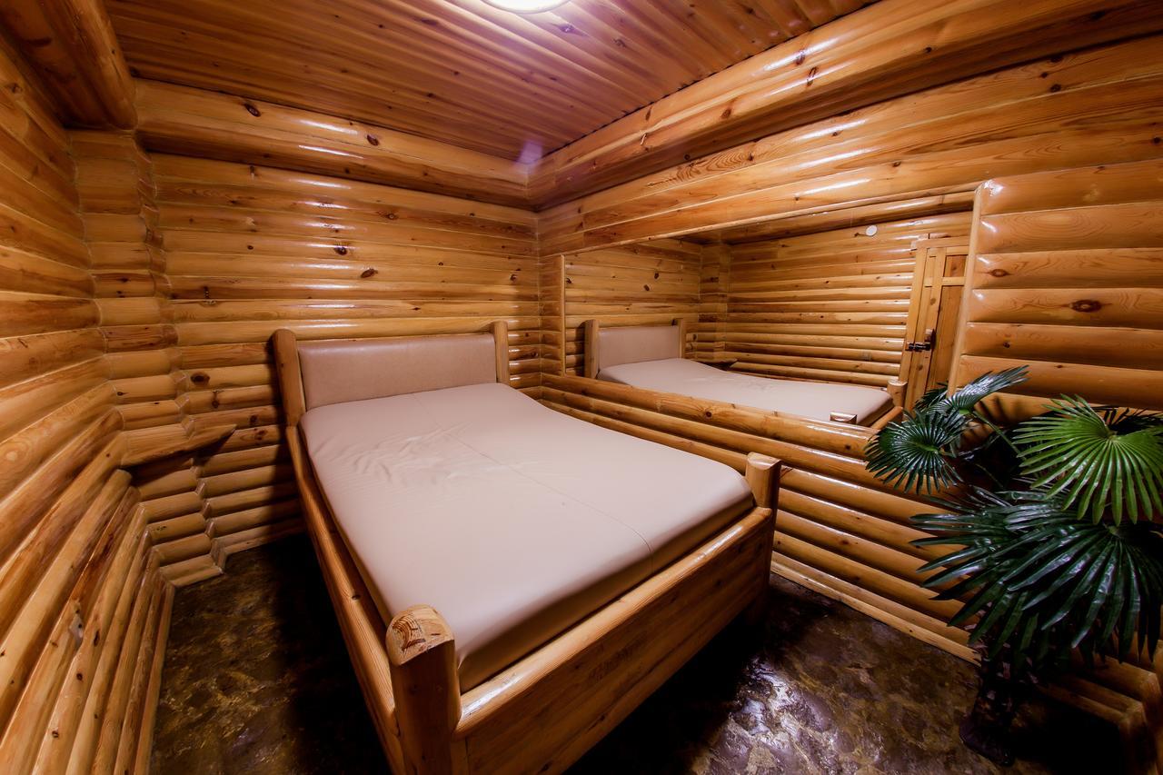 Hotel Edem Karagandy Екстериор снимка