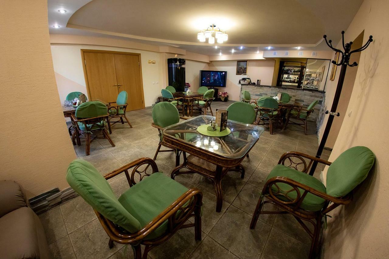 Hotel Edem Karagandy Екстериор снимка