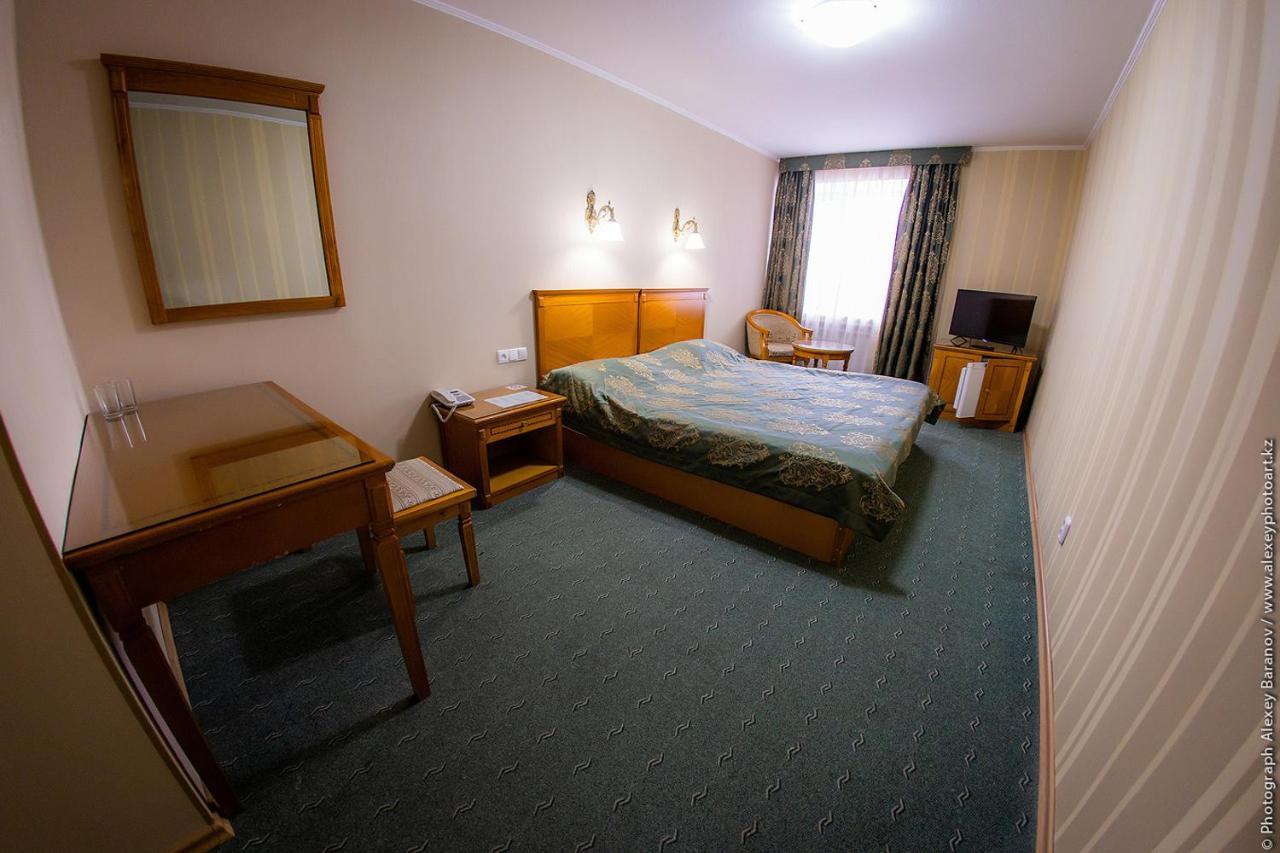 Hotel Edem Karagandy Екстериор снимка