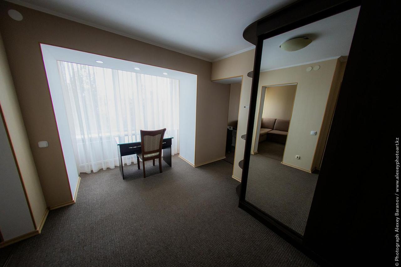 Hotel Edem Karagandy Екстериор снимка