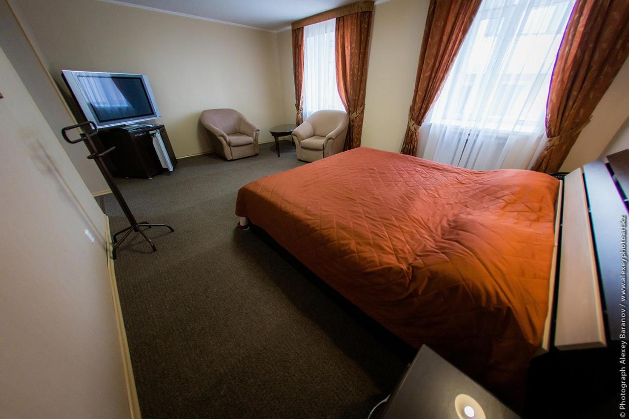 Hotel Edem Karagandy Екстериор снимка